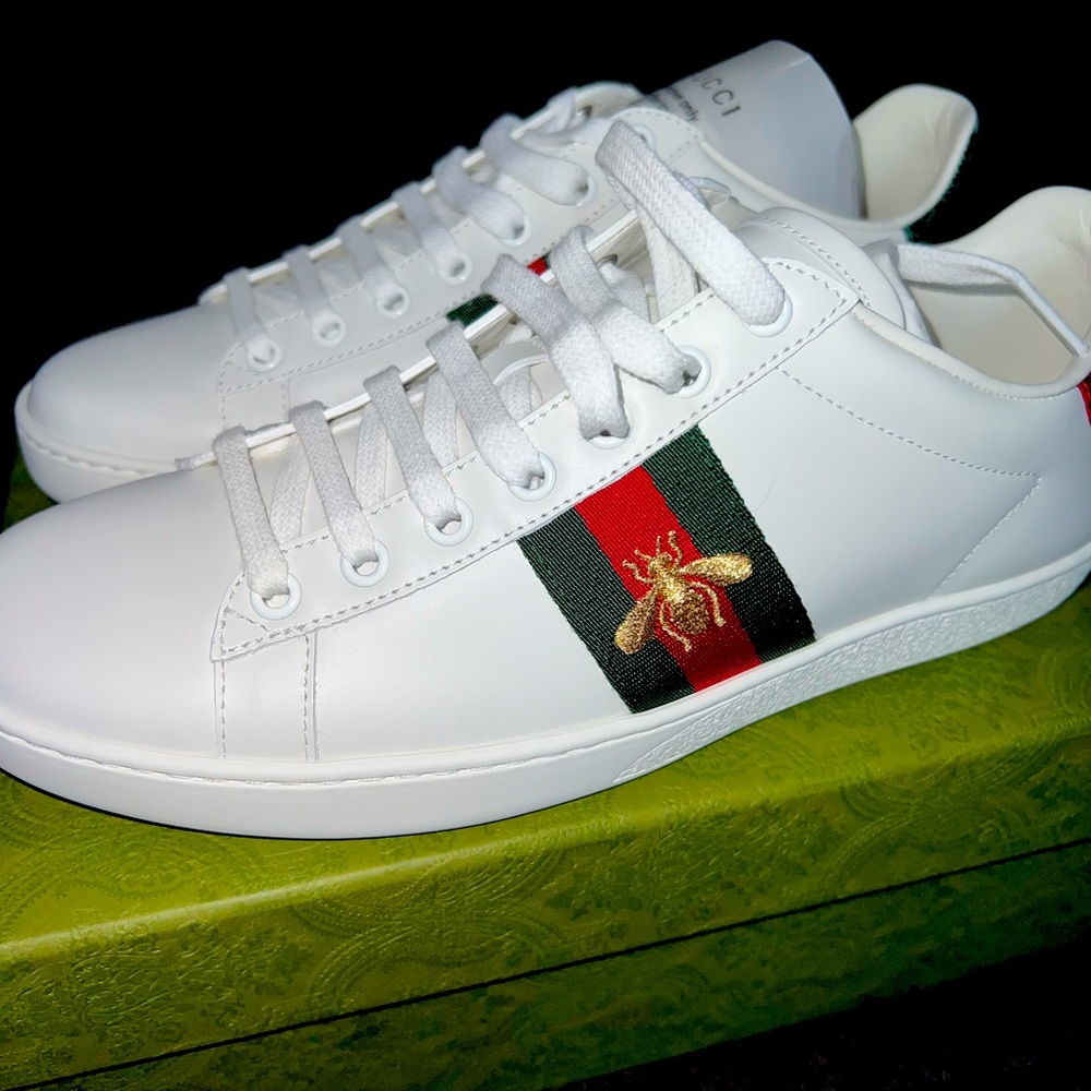 BRAND NEW WITH TAGS GUCCI WOMENS ACE SNEAKER WITH BEE